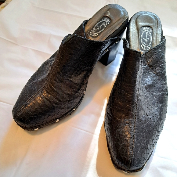 Salpy clogs - Picture 1 of 8